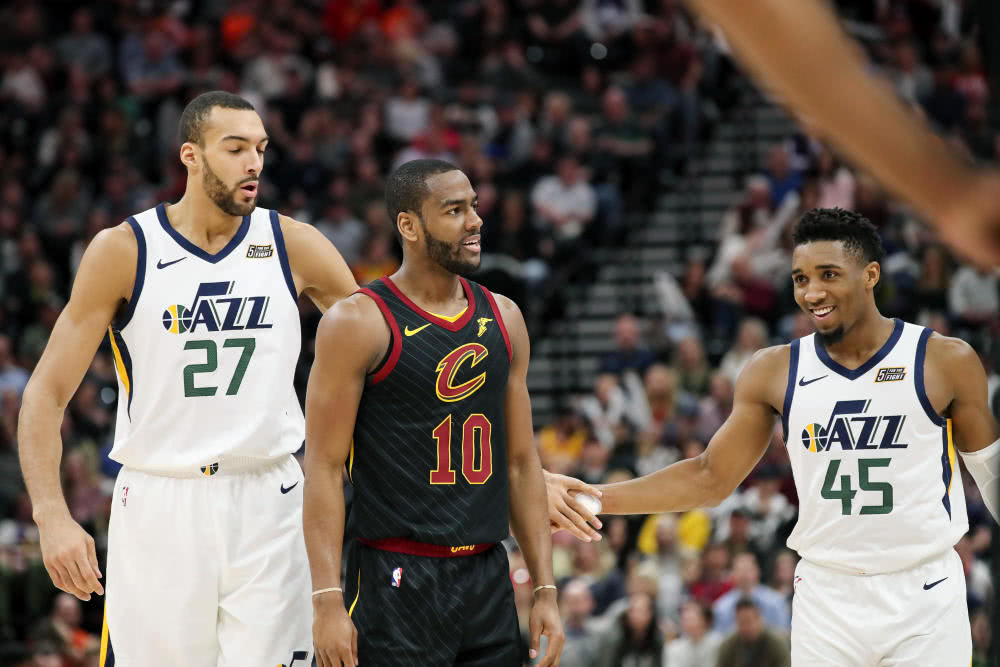  爵士送走戈贝尔完成阵容革新  